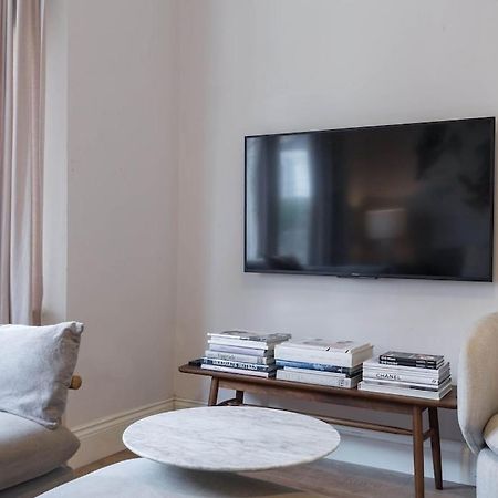Newly Renovated Large 4/5 Bedroom Victorian Terrace House With Garden. Лондон Екстериор снимка
